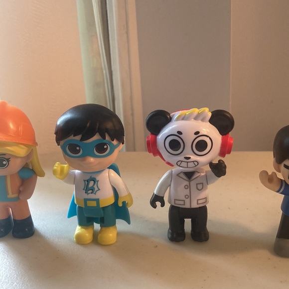 Lot of 7 Ryan’s World Figures - Picture 3 of 6